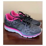 Ladies Nike Tennis Shoes Size 8.5