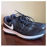 Menï¿½s Nike Tennis Shoes - Size 11
