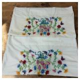 Embroidered pillowcase set