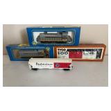 4 HO Trains - Engines and Cars