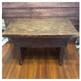 15' wood milking stool