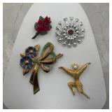 4 vintage brooches