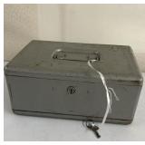 Vintage Metal Lockbox with Key 10 x 7 x 4.5