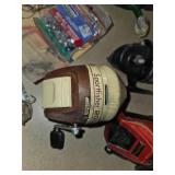 4 Retro fishing reels & hooks