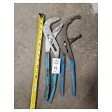 2 pairs of pliers
