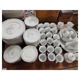Extra Large Dinner Set - Perfect condition