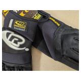 1 Pair Insulated Gloves SMALL - NEW