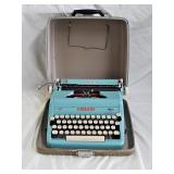Vintage 1950s Royal Quiet De Luxe Typewriter