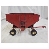 ERTL International Harvester Gravity Feed Wagon