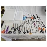 Totes, Large Assortment of Scissors