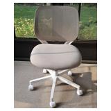 Global Furniture Adjustable Ergonamic Desk Chair