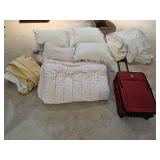 Queen & Full Comforter, Blankets, Sheets, Pillows