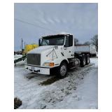 Volvo 2000 Tandem Semi Cummins Eng.