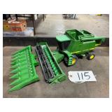 JD 9600 Toy Combine
