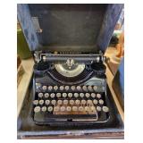 Vintage Underwood typewriter in the case