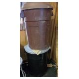 Trash Containers w/lids