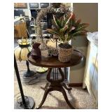 Oval Top Table & Contents 24"x18"x26"