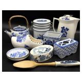 Blue and White Pottery : Teapot, Electric
