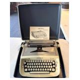 Vintage Royal Safari Typewriter in Case-