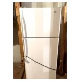 Roper Refrigerator/ Freezer 28"x28"x 62", Works
