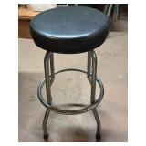 Swivel Top Stool 15" x 28.5"