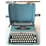Vintage Smith-Corona Corsair Deluxe Typewriter in