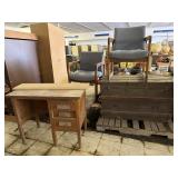 Flattop Trunk 22'x44'x27', Small Desk, (4) Chairs,