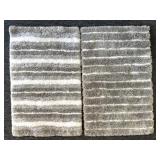 (2) Small Grey and White Rugs 33' x 21'