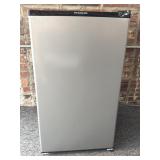 Frigidaire Mini Refrigerator 18.5' x 17.5' x