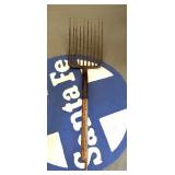 AT&SF Pitch Fork, Handle Broken