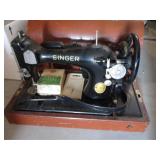 Vtg Singer Sewing Machine