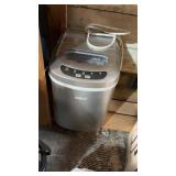 Salton ice maker