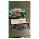 Singer buttonholer and shears