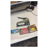 Staple gun and staples