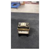 Piano  trinket box