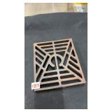 Metal trivet