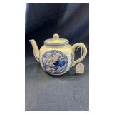Vintage blue willow teapot
