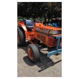 Kubota L2250 Tractor w blade