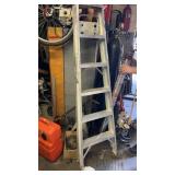 Aluminum ladder