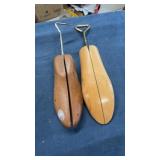 Shoe stretcher