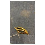 Leaf brooch