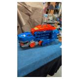 Hot Wheels City Ultimate T-Rex Transporter 2-in-1