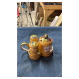 Noritake Vintage shaker set