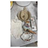 Assorted vintage trinkets