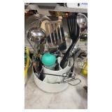Assorted utensils