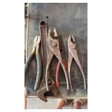 Pliers/ wrench