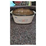Corning ware Casserole dish w lid