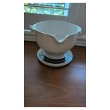 Kitchen bowl w scale