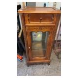 Curio hutch