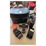 Assorted vintage cameras